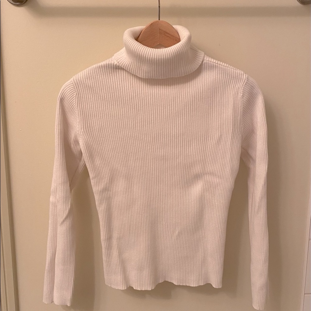 ✅ White Turtleneck